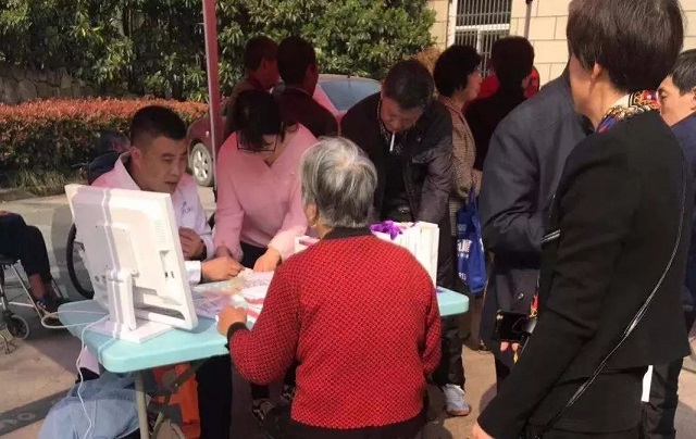 杭州利来国际口腔进社区义诊活动