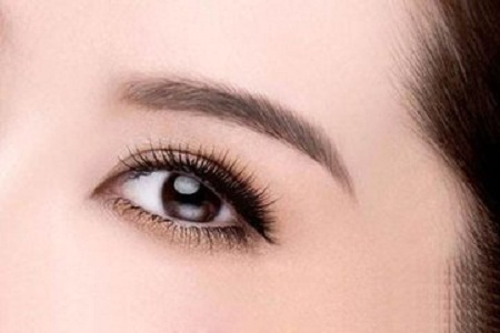 做了双眼皮，医师为什么建议要多睁眼？