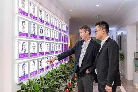 重庆利来国际&美国强生全*战略升级合作，联合打造12星座维密胸模