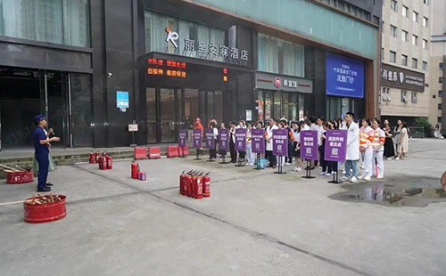 走进重庆利来国际整形美容医院开展消防培训演练