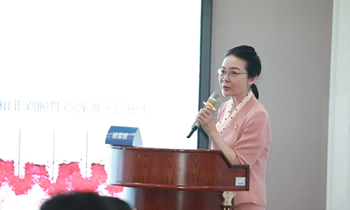 中国整形美容协会副会长杨蓉娅致辞
